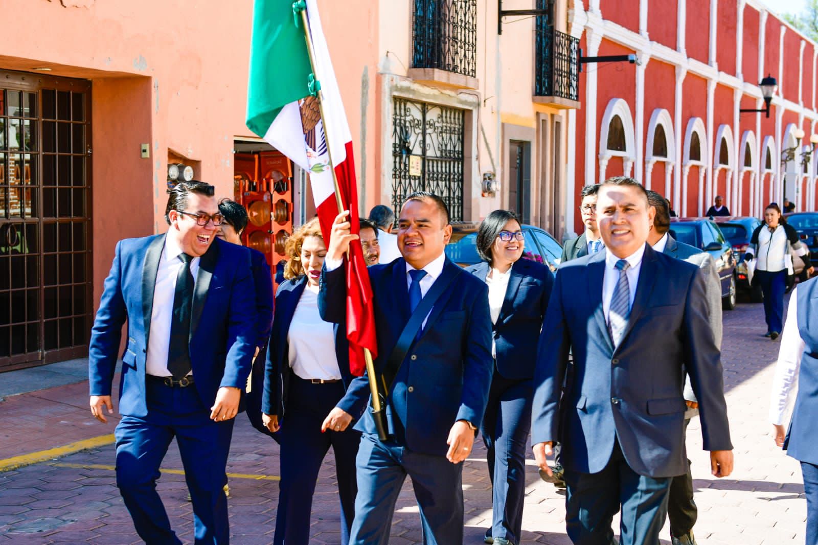 Alcalde Ángelo Gutiérrez llama a jóvenes a superarse, al conmemorar la gesta de los Niños Héroes